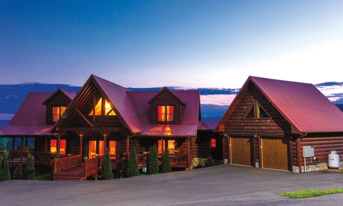 Dobson House | Huge Lodges side by side with 10 rooms in Mt Airy North Carolina Wine Country