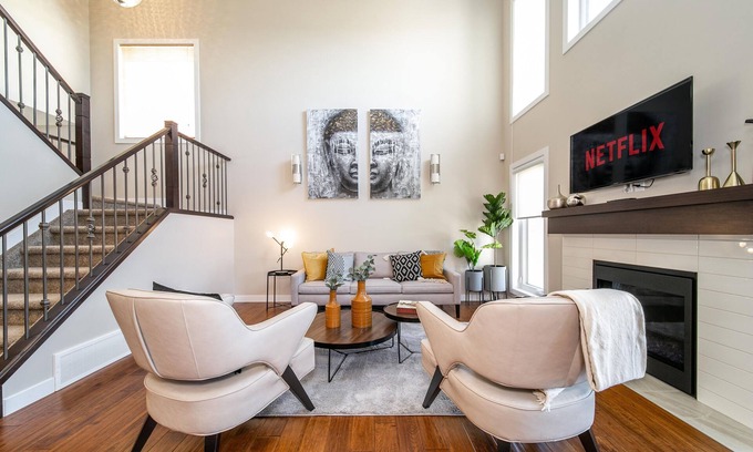 Southeast Edmonton House | ★HUGE Luxury Home ★ Patio ★ Games Room ★ WiFi!