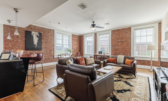 Greenville Downtown Apartment | HUGE MAIN ST 2 bd/2 ba Loft