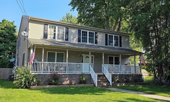 Tonawanda House | HUGE, Modern Home in ❤️ of WNY Buffalo & Niagara Falls