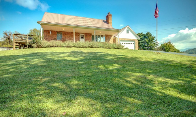 Butler House | Huge! Mtn Home with lake and skiing nearby. Pets Considered!