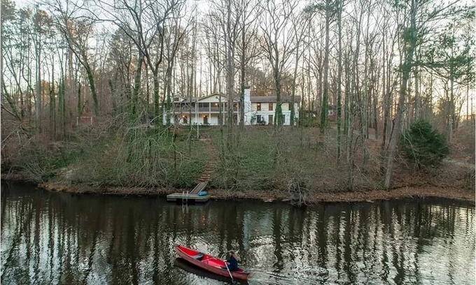 Canton House | Huge Secluded Lakeside Super Private Gorgeous Retreat