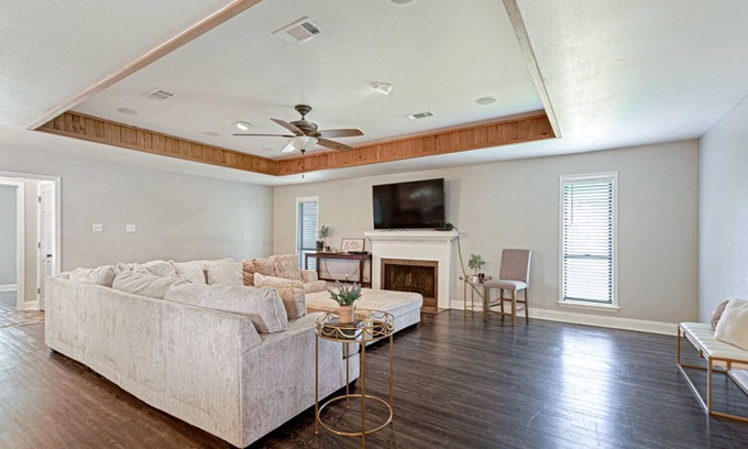South Baton Rouge House | Huge Trendy Remodeled 4 Bdrm 2 Bath Home Restaurants Shopping I-10 10 min to LSU