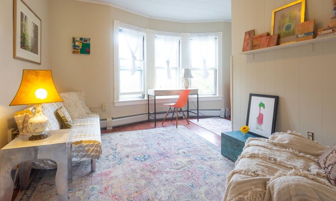 Housatonic House | Huge Victorian close to restaurants and a block from a park.