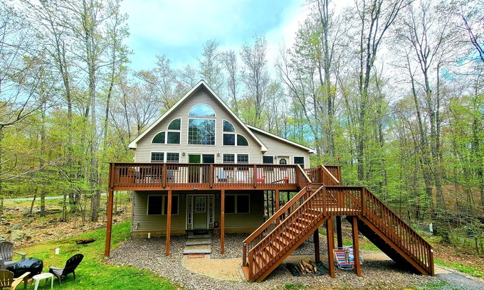 Locust Lake Village Ski Chalet | Huge w/Fire Pit, Pets, Game Room, Hike, Quiet Street, Summer in the Mountains!