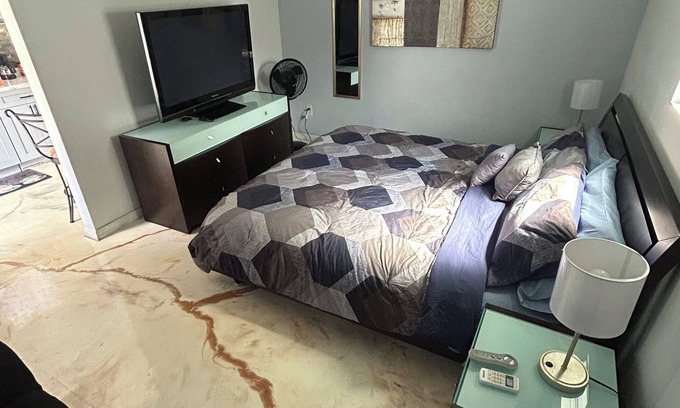 East Tampa Apartment | Hughes Studio