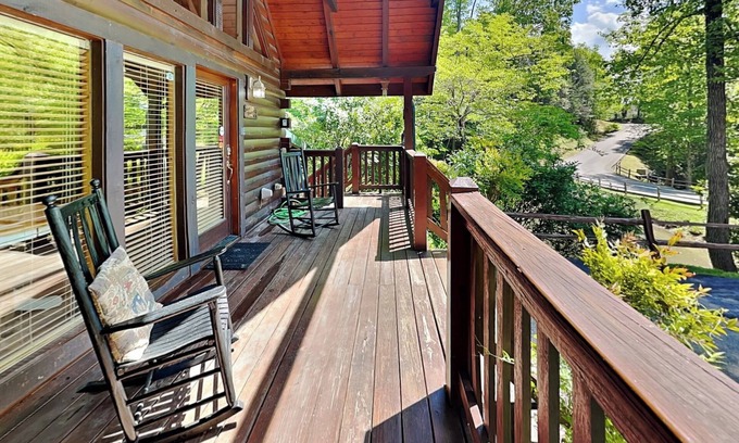 Black Bear Falls Cabin | Hugs 'N Kisses | Pet-Friendly Cabin - Hot Tub, Game Loft + Pond View