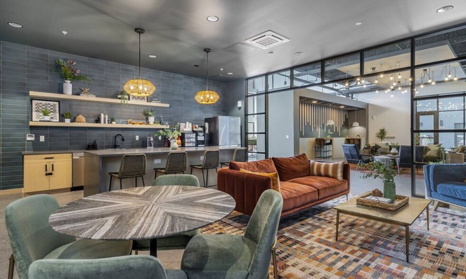 East Liberty Apartment | HULU+PARKING+GYM Near Shopping|Universities|UPMC