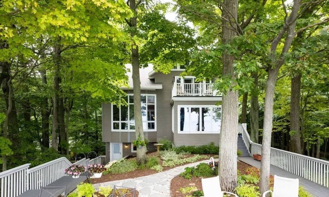 Holland House | Hummingbird Beach House