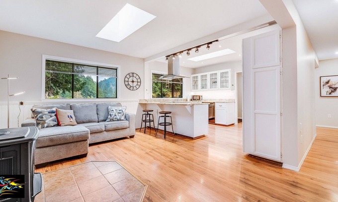 Victoria House | Hummingbird Haven