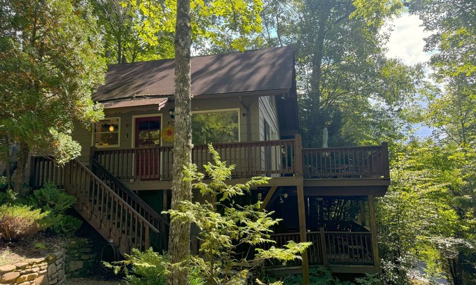 Almond Cabin | Hummingbird Hideaway -Lake Pets Hike Fish, Hummingbird Hideaway -Lake Pets Hike Fish