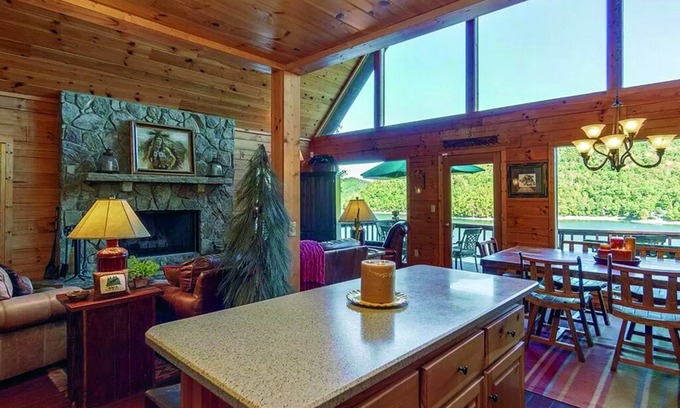 Topton Cabin | Hummingbird Lake House - Spacious Family Cabin on Lake Nantahala