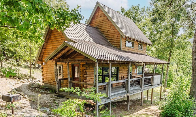 Townsend Cabin | Hunter's Hideaway: Pet Friendly, Free Attraction Tickets, Hot Tub, & Mountain Views