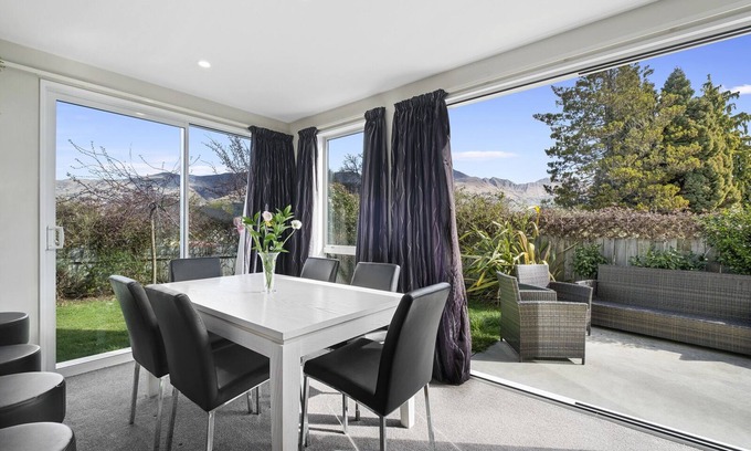Wanaka House | Hunter's Retreat - Wanaka Holiday Home