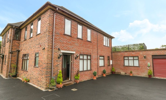Fulford Cottage | HUNTERS MOON ANNEXE, pet friendly, with a garden in Fulford