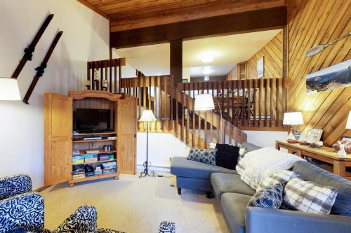 Lakeshore Apartment | Huntington Lake Condo 12