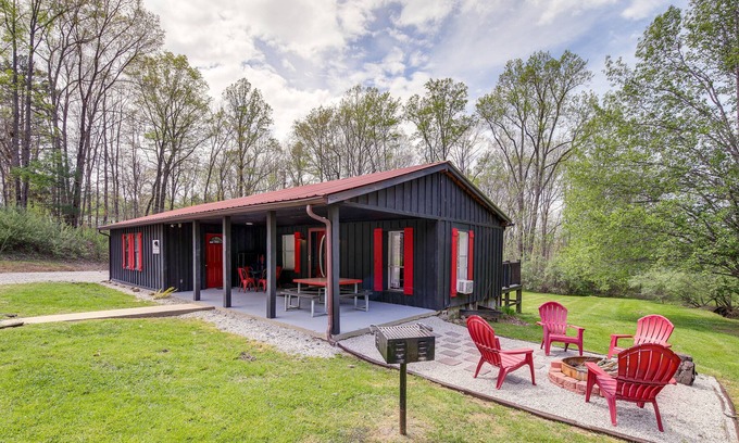 Winona Cabin | Huntsville Cabin w/ Fire Pit + Charcoal Grill!