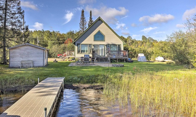 Pine Lake Cabin | Hurley Lakefront Hideaway w/Fire Pit & Dock!