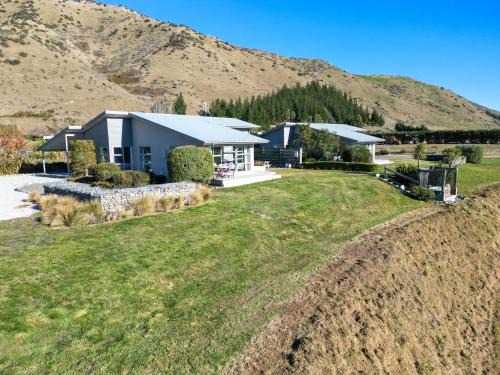 Hurunui House | Hurunui River Retreat - Tussock Cottage