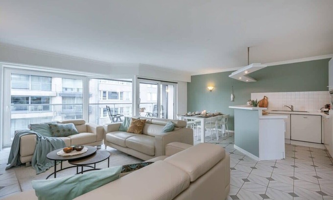Middelkerke Apartment | Huswell - Apartment with sideways sea view