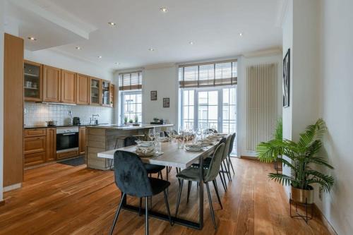 Blankenberge House | Huswell - Beautiful and spacious vacation home with parking