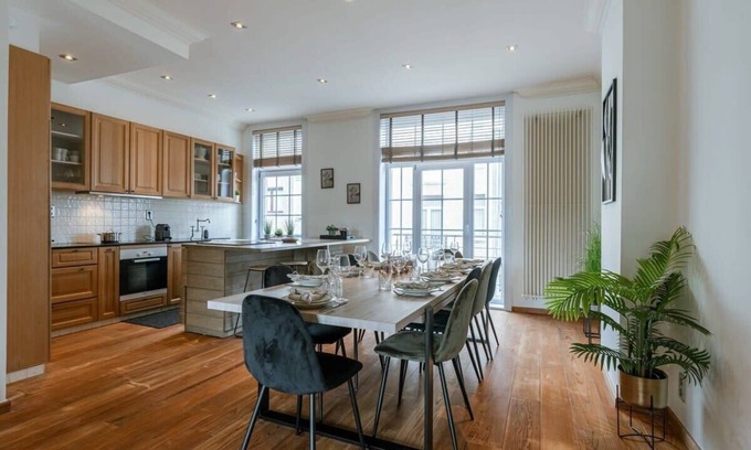 Blankenberge House | Huswell - Beautiful and spacious vacation home with parking