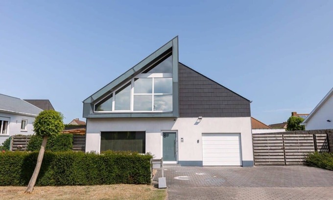 Blankenberge House | Huswell - Spacious house with garden and parking