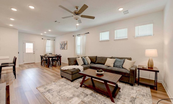 New Braunfels House | Hutto Hideaway: For Families