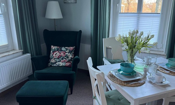 Westeraccumersiel Apartment | Huus Achterdiek - Erdgeschosswohnung "anker" mit Freundlicher Atmosphäre