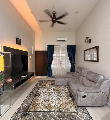 Kepala Batas House | Huwayna Private Pool Homestay Bertam