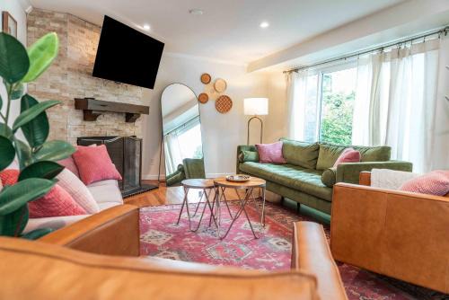 Lake Geneva House | HWY Chalet Centrally located to area attractions