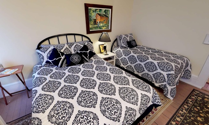 Nelsonville Bed & Breakfast | Hyde House Rose Garden Bed & Breakfast Hocking Hills Ohio between Logan & Athens