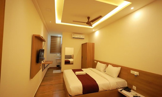 Palakkad Hotel | HYDEPARK REGENCY