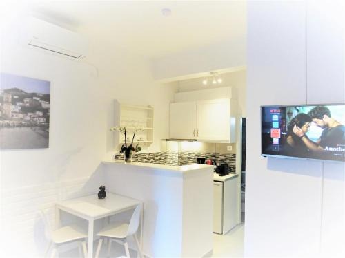 idhra Apartment | Hydra's Ruby