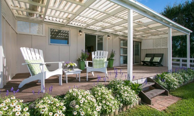 Athenree House | Hydrangea Cottage