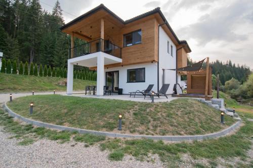 Sarnitsa House | Hyggemate - Nordic Villa with Sauna & Jacuzzi Retreat