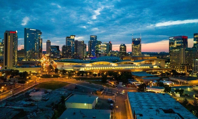 The Gulch House | Hyve - High-Rise Harmony-Pool & Full Gym -Pie Town
