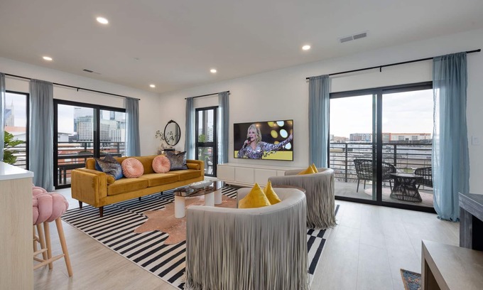 The Gulch House | Hyve-The Dolly Parton Experience-Private Balcony