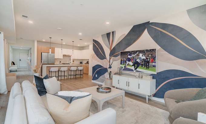 Sobro House | Hyve -Tropical Peach -Walk to Broadway - Pool&Gym!
