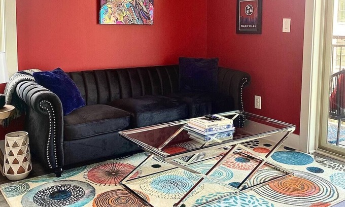 Hadley - Washington Condo | I Beg Your Parton - Charming Funky Nashville Escape!