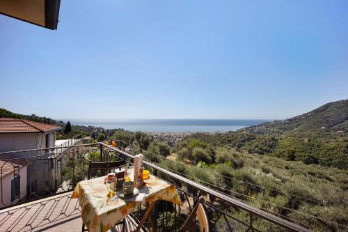 Moglio Apartment | I Girasoli
