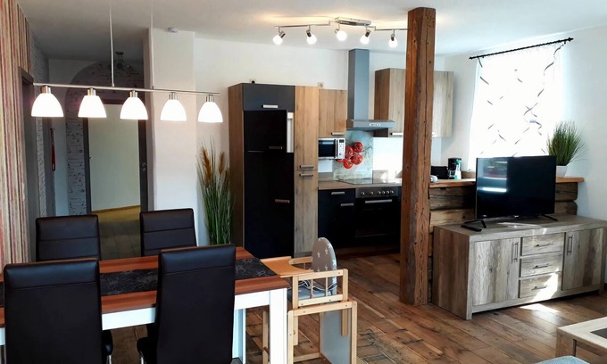 Reinhardtsdorf-Schoena House | I "Old School" Comfortable holiday residence