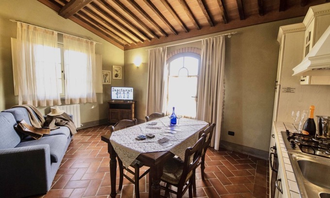 Monteverdi Marittimo Apartment | I Piastroni Two-room apartment in residence with pool