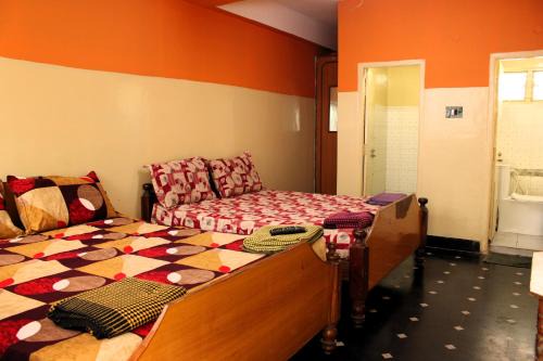 Chikkaballapur Hotel | I-ROOMZ Surya Deluxe Lodge