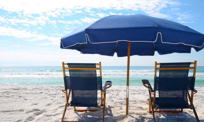 Fort Walton Beach Condo | I.S.107- Charming! Ground Floor Only Steps to the Beach! Beach Service Included!