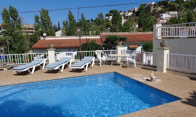 Roses Town Center House | I villa with private pool, large garden, porch, terrace and playground.