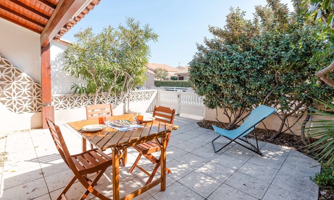 Les Ayguades House | IB342 3-room house with communal pool