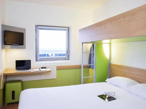 Little Hay Hotel | ibis budget Birmingham Airport Terminal Building - NEC