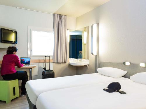 Quartier des Grandes-Carrieres Hotel | ibis budget Paris Porte De Montmartre