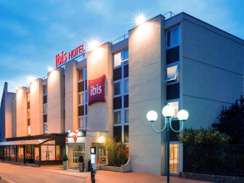 Gennevilliers Hotel | ibis Paris Gennevilliers